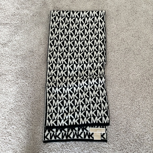 Authentic Michael Kors Scarf - Picture 2 of 4
